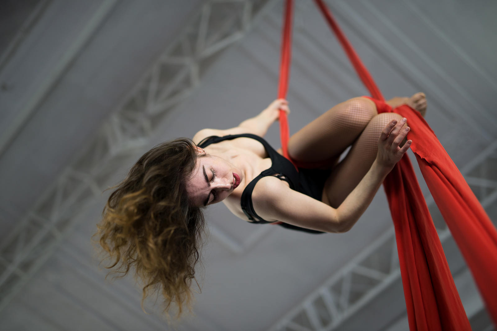Elena-Aerial-Silks-Dancer