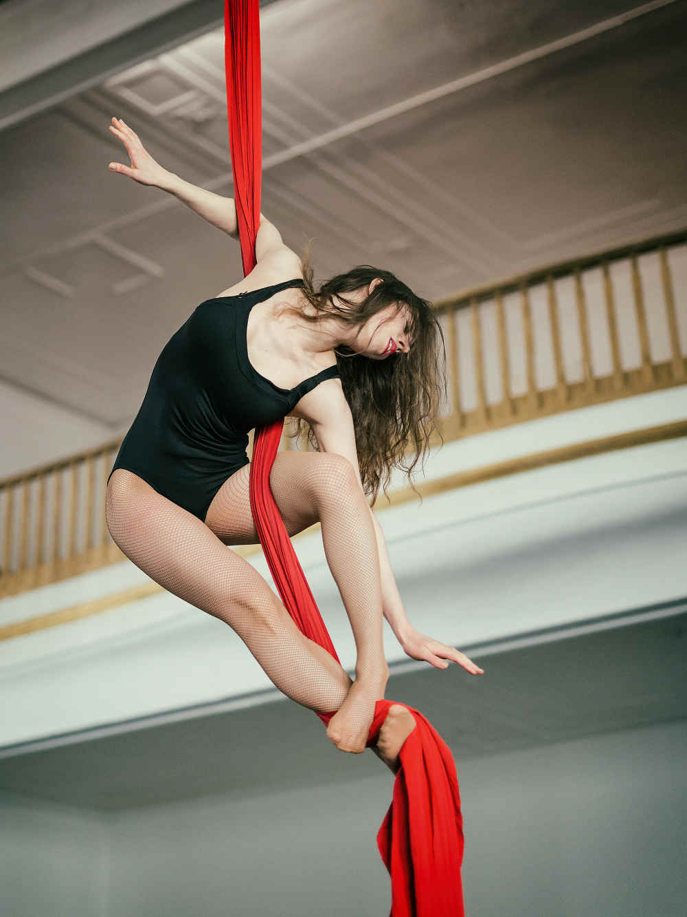 Elena-aerial-silks-dancing